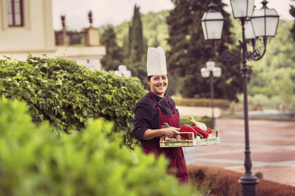סן קשאנו דיי באני Fonteverde Lifestyle & Thermal Retreat - The Leading Hotels Of The World מראה חיצוני תמונה A chef at work